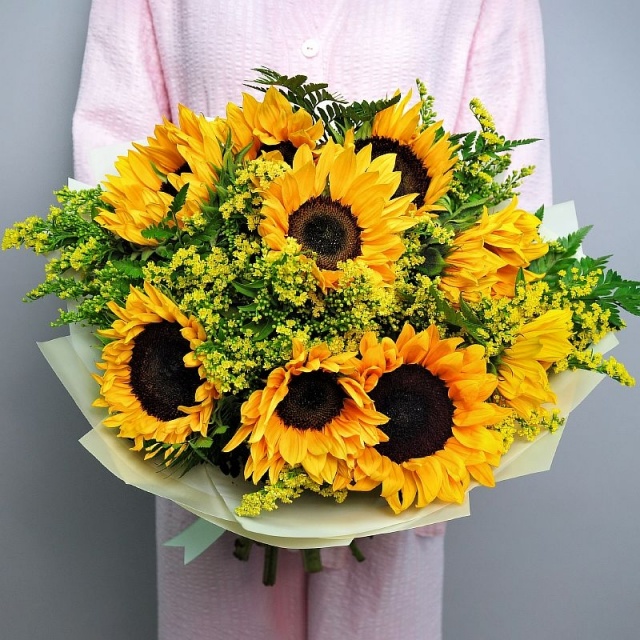Букет из Подсолнухов и Солидаго «Цветы солнца»