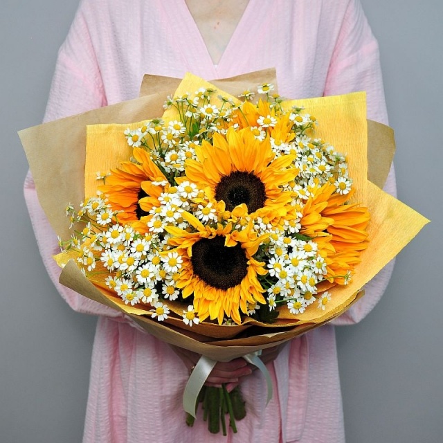 Букет из Подсолнухов и Ромашек «Поля и солнце»