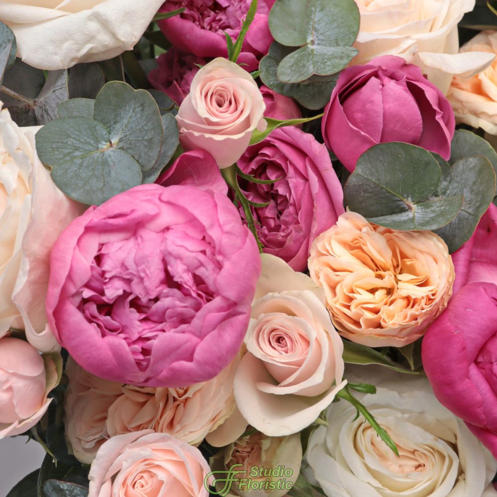 Композиция из Пионов, Гортензий и Роз в шляпной коробке «Заветная мечта» Композиция из Пионов, Гортензий и Роз в шляпной коробке «Заветная мечта»