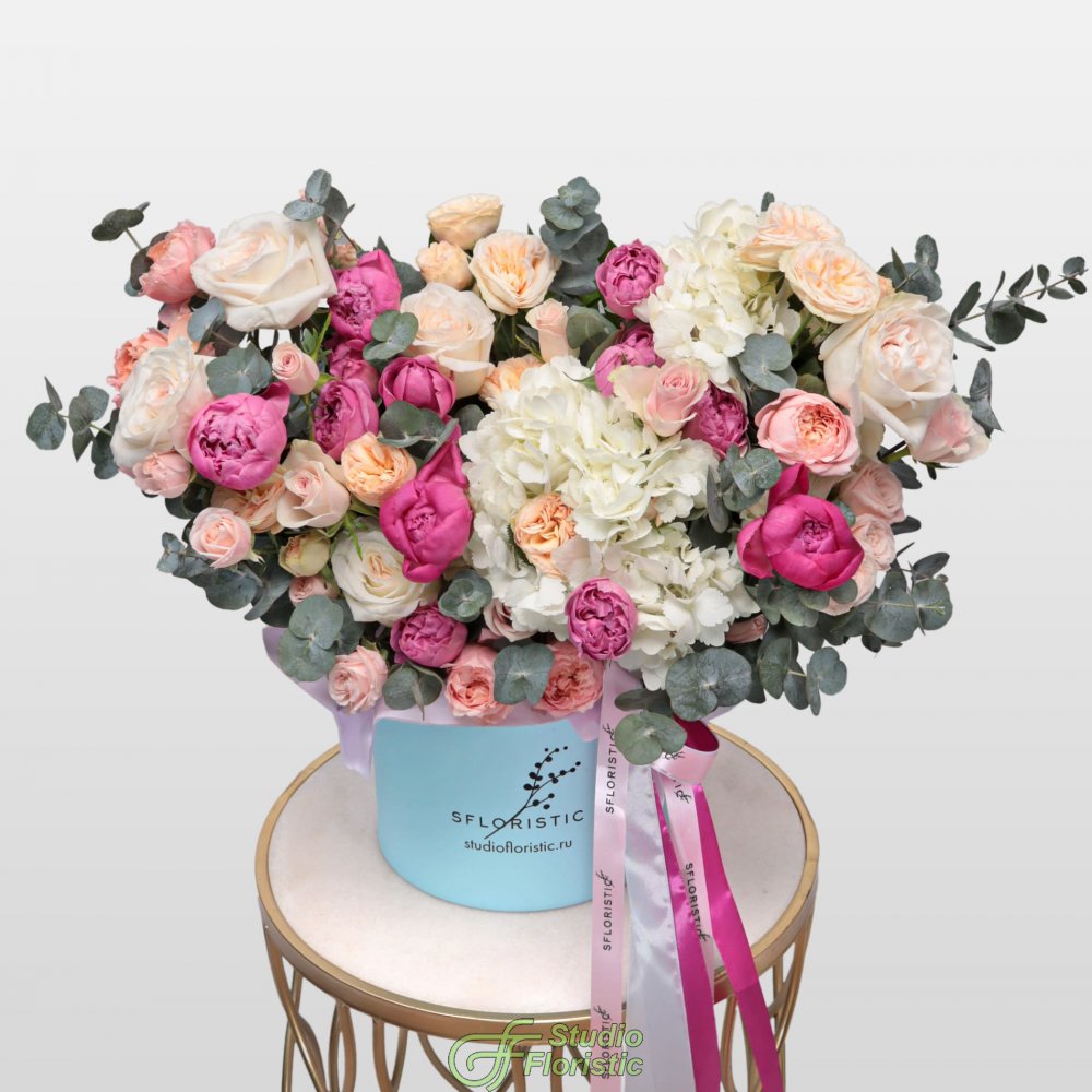 Композиция из Пионов, Гортензий и Роз в шляпной коробке «Заветная мечта» Композиция из Пионов, Гортензий и Роз в шляпной коробке «Заветная мечта»