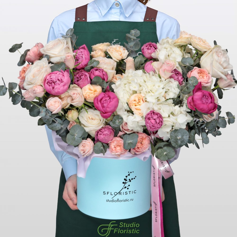 Композиция из Пионов, Гортензий и Роз в шляпной коробке «Заветная мечта» Композиция из Пионов, Гортензий и Роз в шляпной коробке «Заветная мечта»