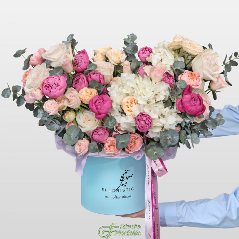 Композиция из Пионов, Гортензий и Роз в шляпной коробке «Заветная мечта» Композиция из Пионов, Гортензий и Роз в шляпной коробке «Заветная мечта»