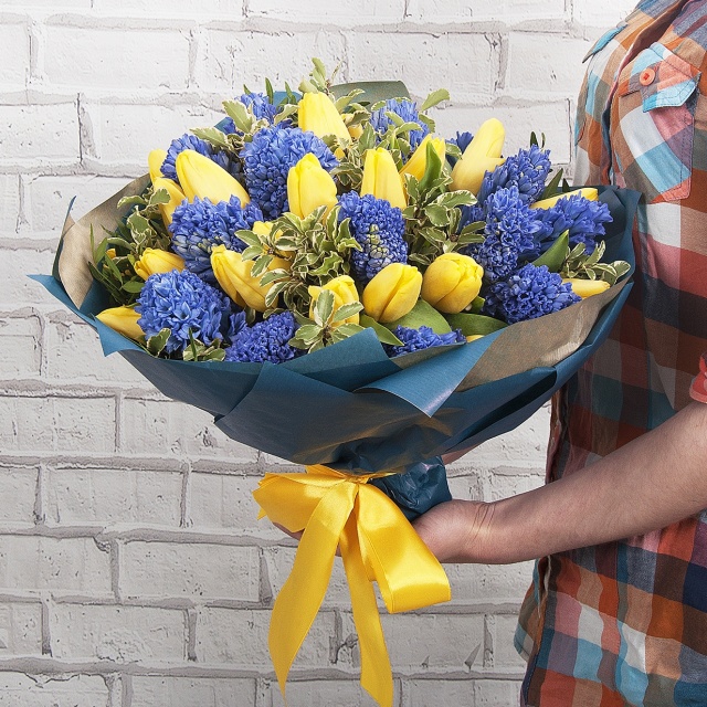 Букет из Гиацинтов и Тюльпанов «Весна в Вашем доме»