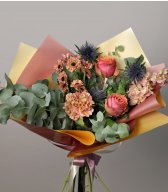 Букет из роз, хризантем и маттиолы 