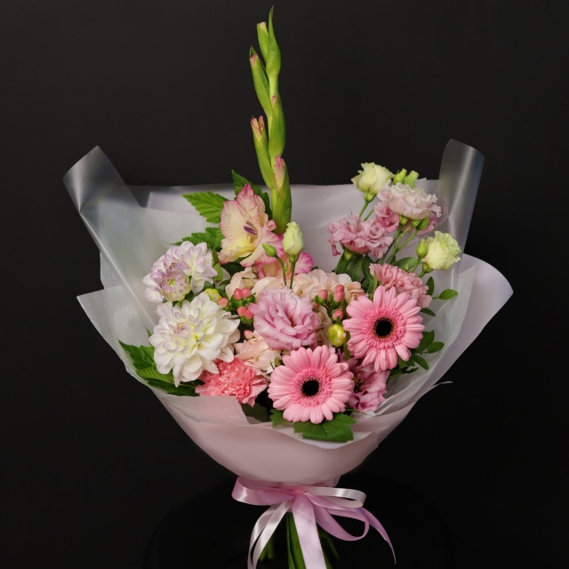 Букет из Гортензии, Георгин, Гладиолуса и Эустомы «Розовый закат»
