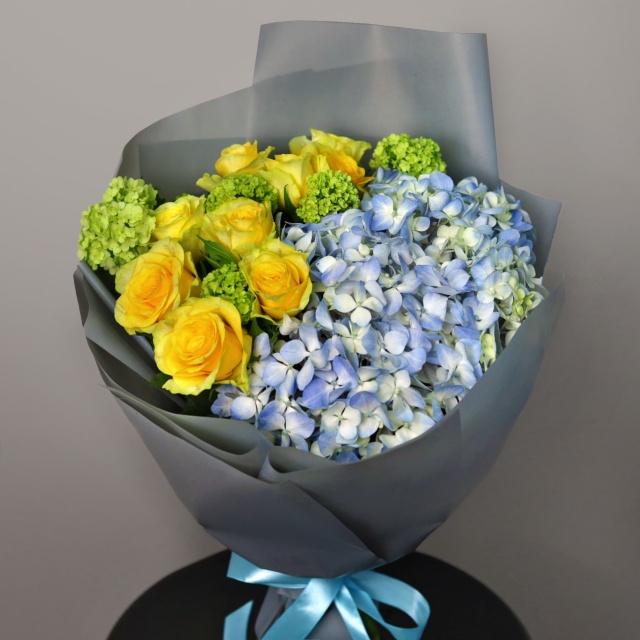 Букет из Гортензии и Роз «Заказ на море»