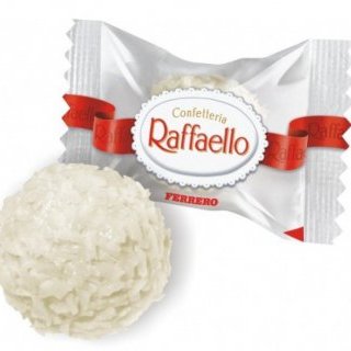 Букет из розовых роз 51 шт и конфетами Raffaello