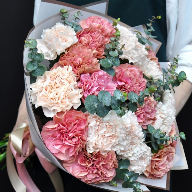 Букет из Диантуса Микс цветов и Эвкалипта «Пудровый Диантус» Букет из Диантуса Микс цветов и Эвкалипта «Пудровый Диантус»