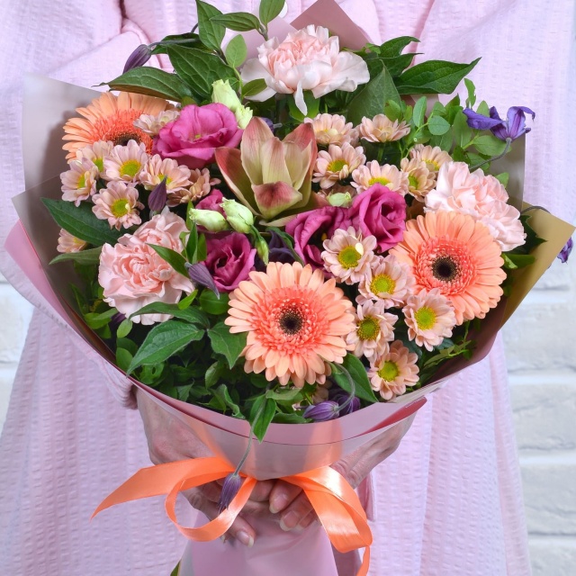 Букет из Гермини, Лизиантуса и Гвоздик Букет из Гермини, Лизиантуса и Гвоздик