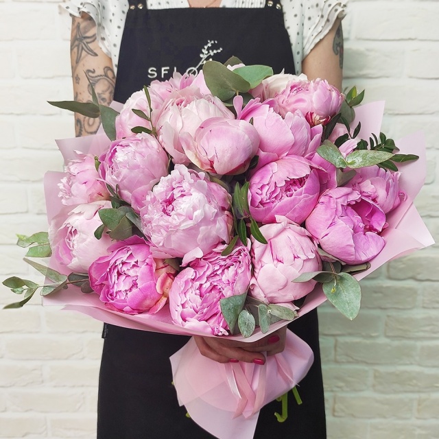 Букет из Нежно-Розовых Пионов с Эвкалиптом «Экстро»