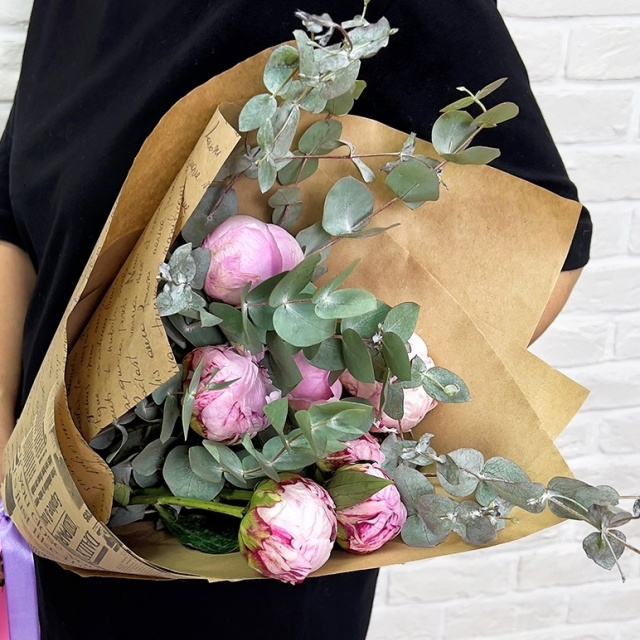 Букет из Пионов с Эвкалиптом «Отголоски» (Стандартный) Букет из Пионов с Эвкалиптом «Отголоски» (Стандартный)