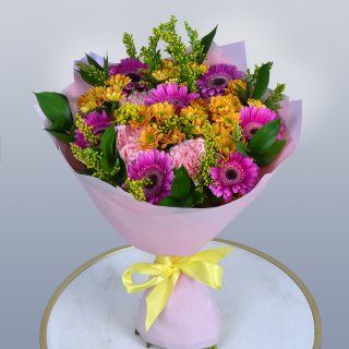 Букет из Фиолетовых Гермини и Кустовых Хризантем 