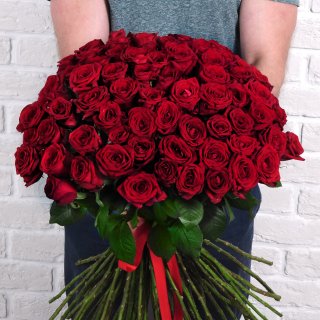 Роза красная 80 см 101 шт «Ред Наоми»