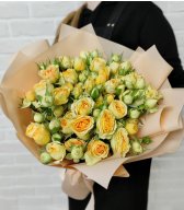 Букет из кустовых светло-желтых роз Бандолеро Нежной