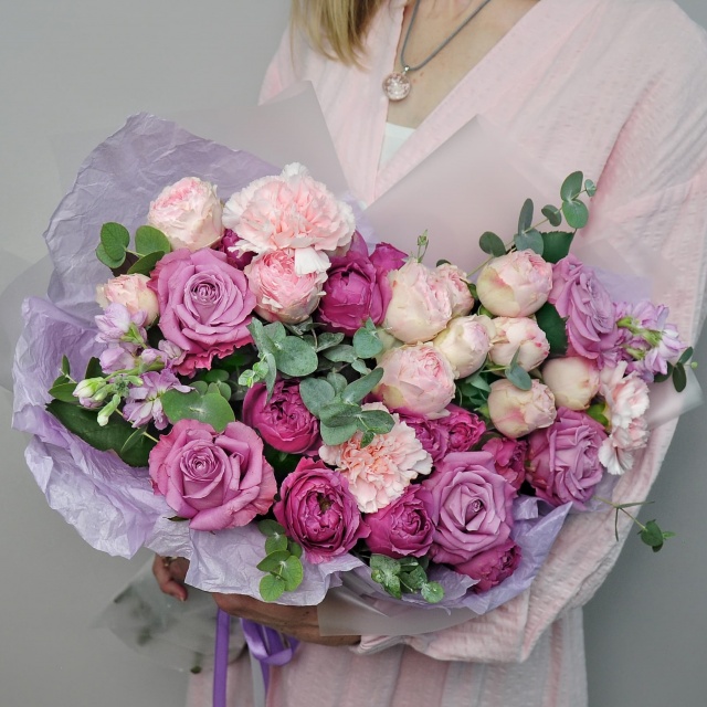 Букет из Роз, Диантуса и Маттиолы «Лавандовая радость» Букет из Роз, Диантуса и Маттиолы «Лавандовая радость»