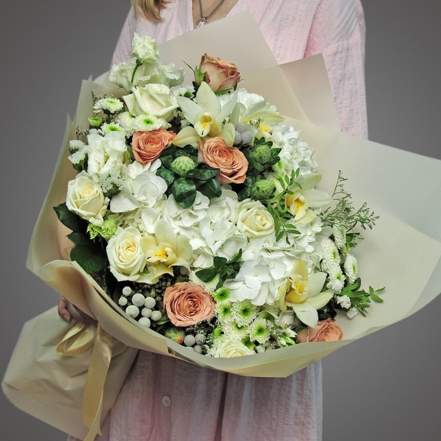 Букет из Гортензий, Роз и Орхидей «Самой лучшей»
