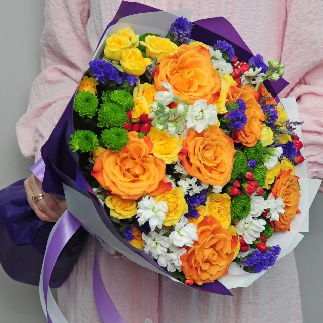 Букет из Роз, Хризантемы Сантини и Маттиолы «Яркий день» Букет из Роз, Хризантемы Сантини и Маттиолы «Яркий день»
