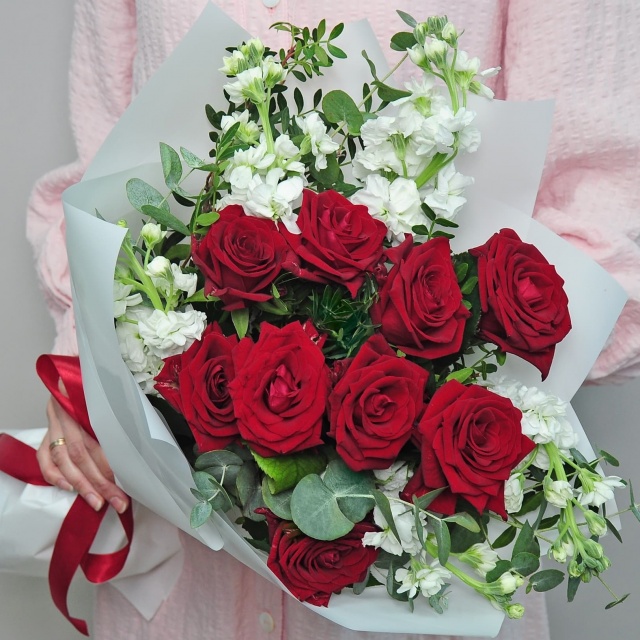 Букет из Роз и Маттиолы «Изящный»