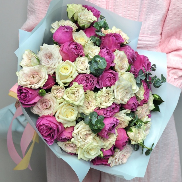 Букет из Кустовых Роз «Лучезарной» Букет из Кустовых Роз «Лучезарной»