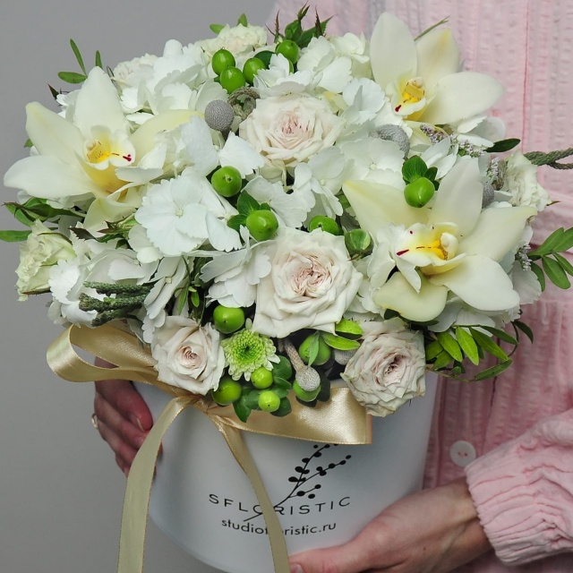 Композиция из Роз и Орхидей «Флоренция» в шляпной коробке Композиция из Роз и Орхидей «Флоренция» в шляпной коробке