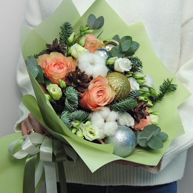 Букет Новогодний из Розы, Эустомы, Хлопка «Салатовый»