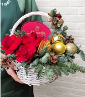 Новогодняя композиция в корзине 