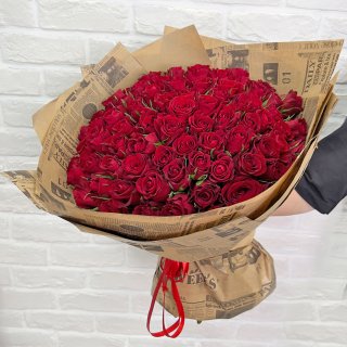 Букет из красной кенийской розы 101 шт «Роскошной»