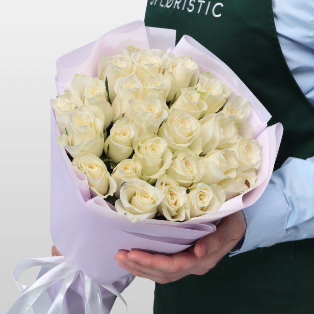 Букет из белых Роз Кения 25 шт 40 см «Чайная роза» Букет из белых Роз Кения 25 шт 40 см «Чайная роза»