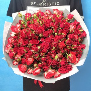 Букет кустовых роз 39 шт «Красная любовь»