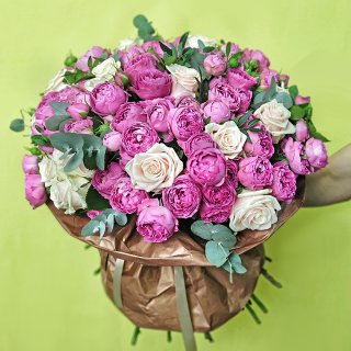 Букет из роз Мисти баблс и чайная Розы «Очаровательной»