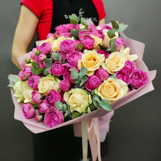 Букет из Мисти Баблс и Персиковой Розы «Спелый персик»