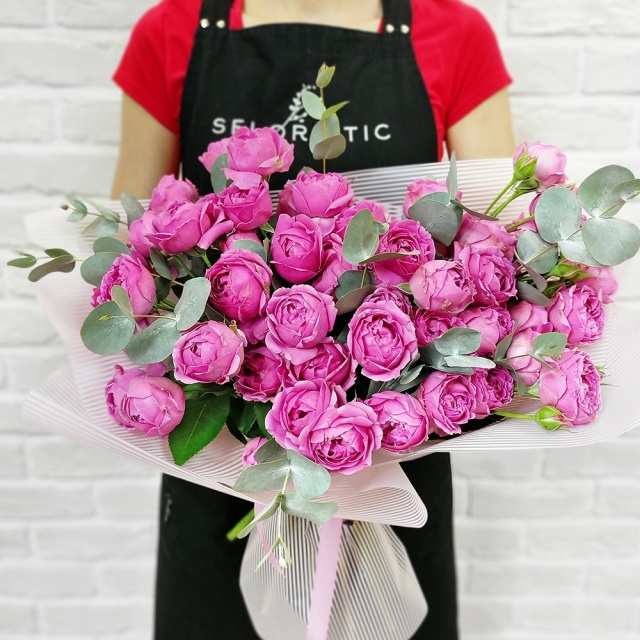 Букет из Роз Мисти Баблс «Обворожительной»