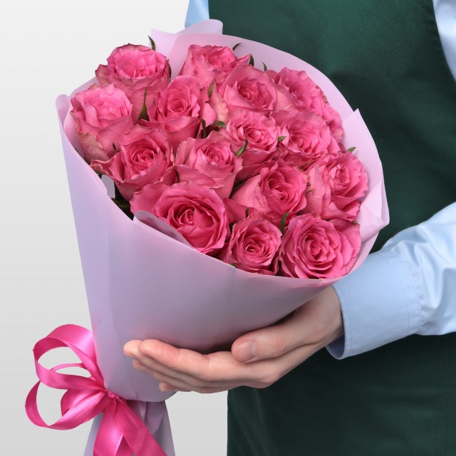 Букет розовых Роз Кения 60 см 15 шт «Ослепительной»