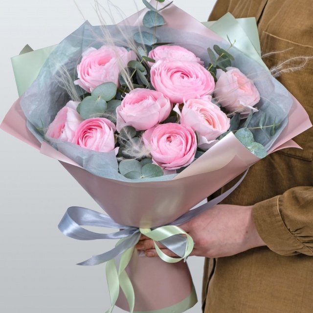 Букет из Ранункулюсов с эвкалиптом «Дива» Букет из Ранункулюсов с эвкалиптом «Дива»