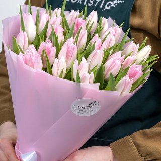 Букет из нежно-розовых тюльпанов 31 шт «Весенняя нежность»