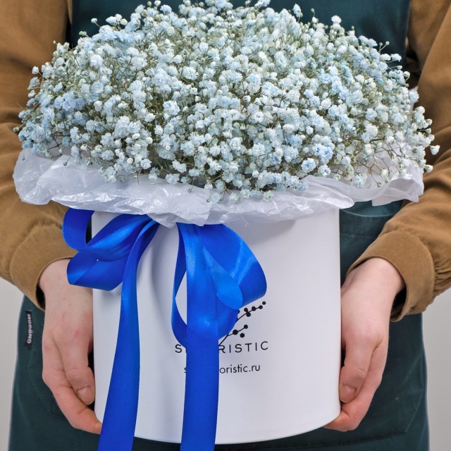 Композиция из Гипсофилы в шляпной коробке «Голубая Лагуна»