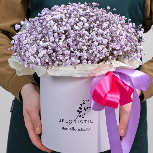 Композиция из Гипсофилы в шляпной коробке «Лавандовое поле»