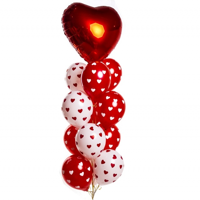Фонтан шаров с большим красным сердцем