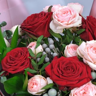 Букет кустовых роз «Бруния»