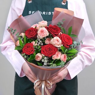 Букет кустовых роз «Бруния»