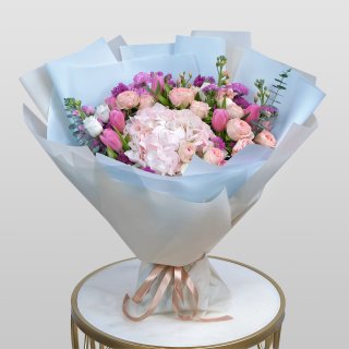 Букет из гортензий и роз «Розовый Фламинго»
