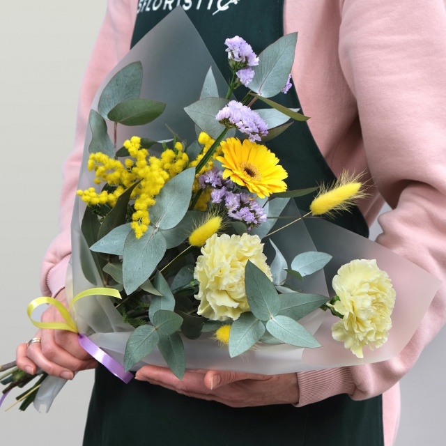 Букет из Гвоздики и Гермини «Чистосердечной» Букет из Гвоздики и Гермини «Чистосердечной»