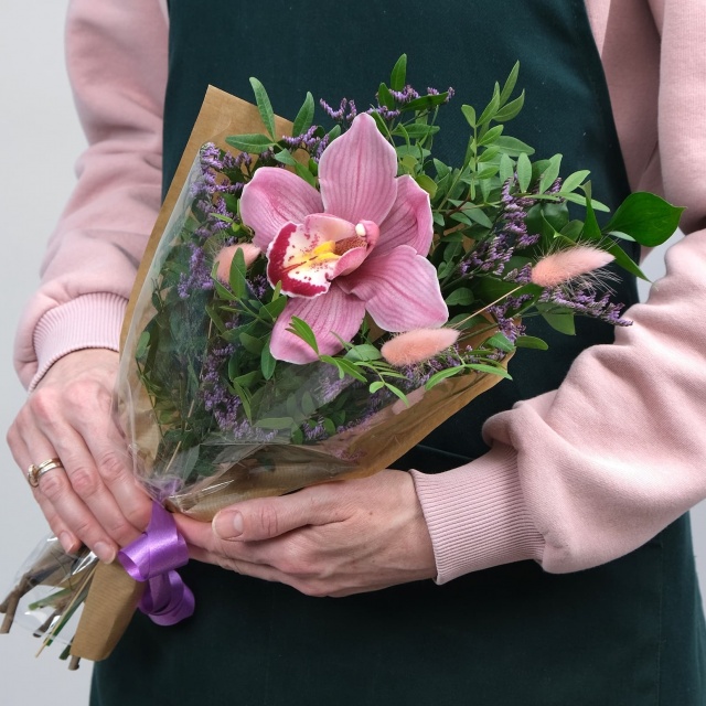 Букет из Орхидеи и Рускуса «Сладенькой»