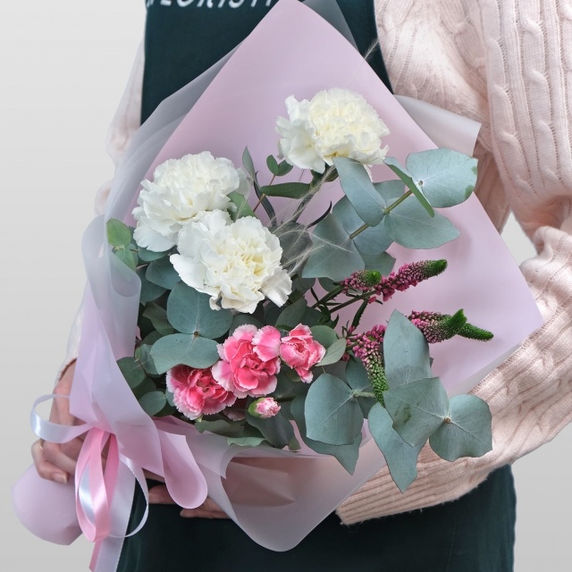 Букет из Вероники и Гвоздики «Мудрой»