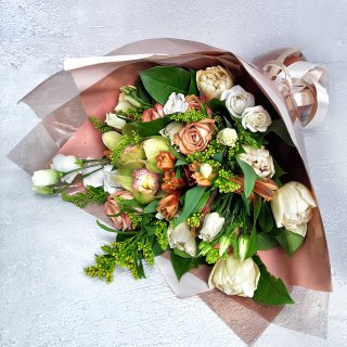 Букет из Роз и Орхидеи «Изысканный комплимент»
