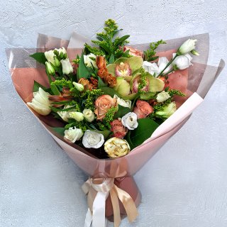 Букет из Роз и Орхидеи «Изысканный комплимент»
