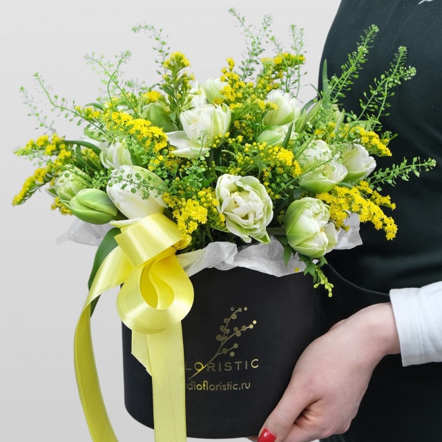 Букет из пионовидных Тюльпанов и Солидаго «Сказочная весна»