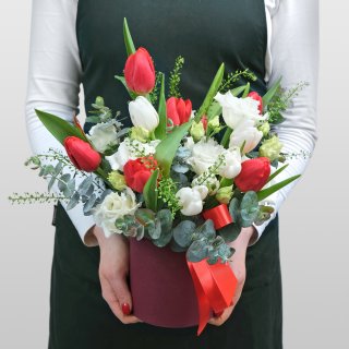Букет их Тюльпанов и Эустомы «Совершенная любовь»