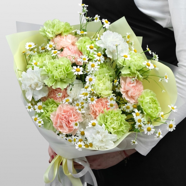 Букет из Гвоздик и Матрикарии «Ранняя Весна» Букет из Гвоздик и Матрикарии «Ранняя Весна»