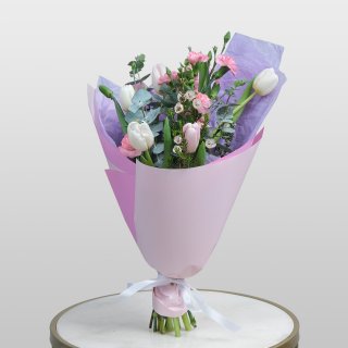 Букет из Кустовой гвоздики и Тюльпана «Розовая мечта»